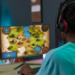Especialistas alertam para riscos de crimes virtuais em plataformas de jogos online e defendem maior monitoramento digital de adolescentes.