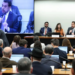 PEC da escala 6x1 avança na Câmara dos Deputados e pode ser votada ainda em maio. Proposta divide parlamentares, governo e sindicatos sobre regras de transição da jornada de trabalho.