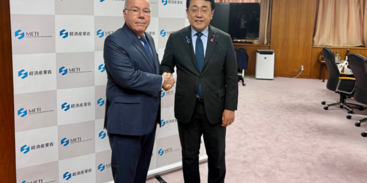 Brasil e Japão iniciam negociações para ampliar exportações de petróleo brasileiro ao mercado japonês. Conversas envolvem energia, comércio, Mercosul e cooperação internacional.