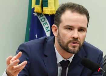 Brasil participa de reuniões preparatórias do G7 em Paris e discute minerais críticos, investimentos estrangeiros e impactos econômicos da guerra no Oriente Médio.