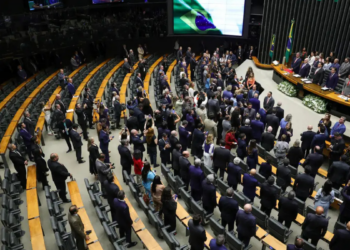 Congresso Nacional defendeu no STF a validade da Lei da Dosimetria, que reduz penas de condenados pelos atos de 8 de janeiro. Senado e Câmara contestam suspensão feita por Alexandre de Moraes.