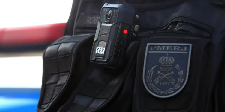 Pesquisa do Instituto Sou da Paz aponta que brasileiros defendem prevenção, eficiência policial e cumprimento das leis como prioridades na segurança pública.