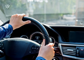 Governo federal lança o programa Move Aplicativos, que oferece linha de crédito para motoristas de aplicativos e taxistas. Medida inclui financiamento de veículos e capital de giro.