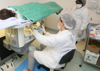 Governo do Rio de Janeiro fortalece adesão ao programa “Agora Tem Especialistas”, que amplia atendimentos no SUS e busca reduzir filas por consultas, exames e cirurgias.