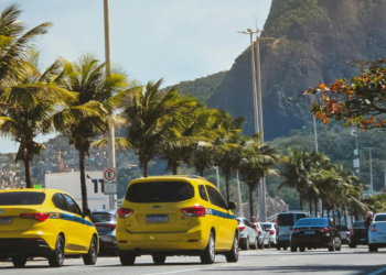 Governo do Rio anuncia redução no preço do GNV após acordo com Petrobras e Naturgy. Queda pode chegar a 6,5% e ainda depende de aprovação da Agenersa.