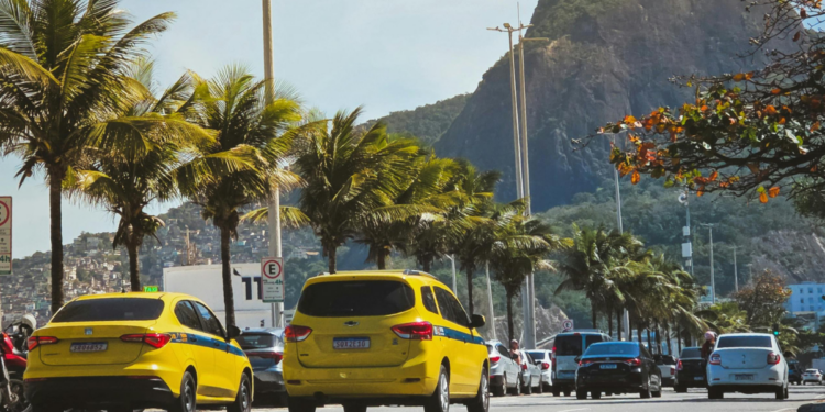 Governo do Rio anuncia redução no preço do GNV após acordo com Petrobras e Naturgy. Queda pode chegar a 6,5% e ainda depende de aprovação da Agenersa.