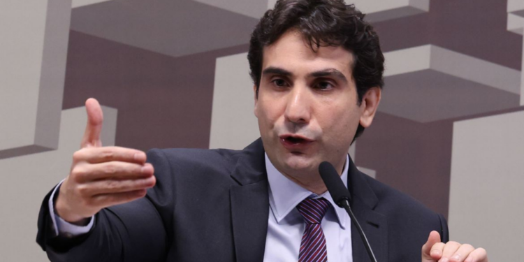 BC identificou irregularidades na gestão do Banco Master durante crise de liquidez. Caso envolve operações atípicas, investigação da PF e liquidação extrajudicial.