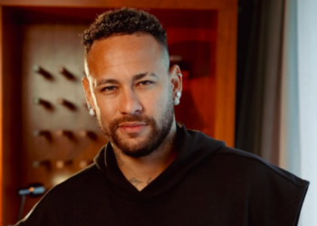 Neymar é convocado para a Copa de 2026 e se emociona com retorno à seleção brasileira. Lista de Ancelotti tem 26 jogadores e 11 estreantes no elenco.