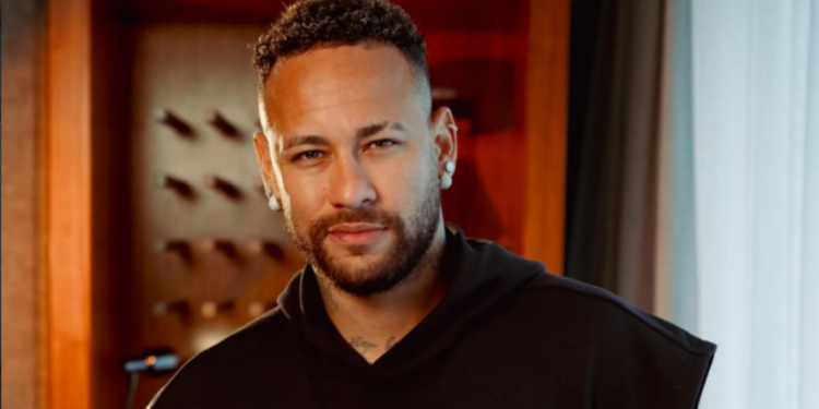 Neymar é convocado para a Copa de 2026 e se emociona com retorno à seleção brasileira. Lista de Ancelotti tem 26 jogadores e 11 estreantes no elenco.