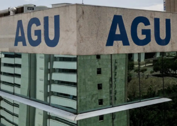 AGU se manifesta contra Lei da Dosimetria e defende que redução de penas dos atos de 8 de janeiro é inconstitucional. STF deve julgar o caso neste mês.