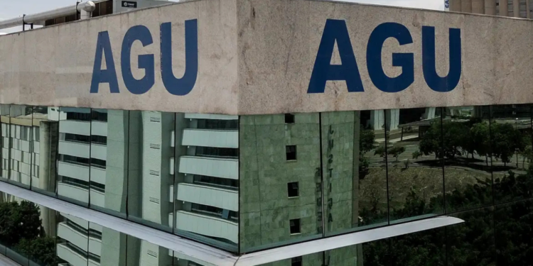 AGU se manifesta contra Lei da Dosimetria e defende que redução de penas dos atos de 8 de janeiro é inconstitucional. STF deve julgar o caso neste mês.