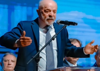 Lula solicita à Caixa estudo sobre baixa adesão ao Reforma Casa Brasil. Programa de crédito para reformas habitacionais não alcança volume esperado.