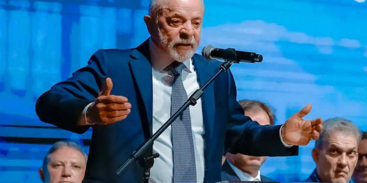 Lula solicita à Caixa estudo sobre baixa adesão ao Reforma Casa Brasil. Programa de crédito para reformas habitacionais não alcança volume esperado.