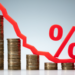 Ibovespa cai 1,52% e dólar sobe a R$ 5,04 com tensão internacional, saída de capital estrangeiro e incertezas políticas no Brasil. Mercado segue volátil.