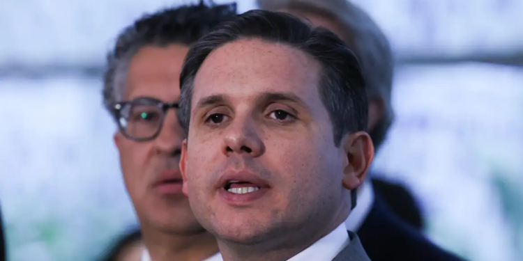 Câmara dos Deputados deve votar PEC que propõe o fim da escala 6x1 na próxima semana. Proposta ainda depende de ajustes e tramitação no Senado.