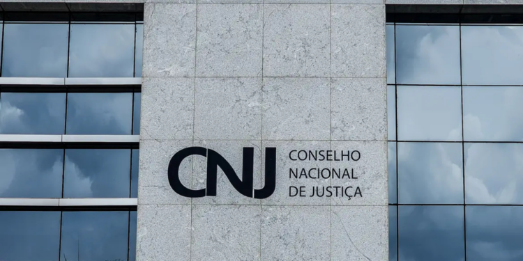 CNJ testa novo Sisbajud que reduz bloqueio de ativos para até 2 horas e amplia monitoramento de contas. Sistema pode atingir novos depósitos automaticamente.