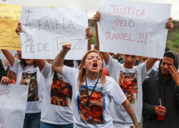 Pesquisa com moradores de favelas do Rio mostra que 92% rejeitam operações policiais com confronto armado e apontam medo, abusos e impactos sociais.