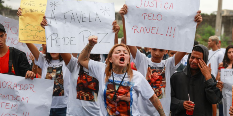 Pesquisa com moradores de favelas do Rio mostra que 92% rejeitam operações policiais com confronto armado e apontam medo, abusos e impactos sociais.