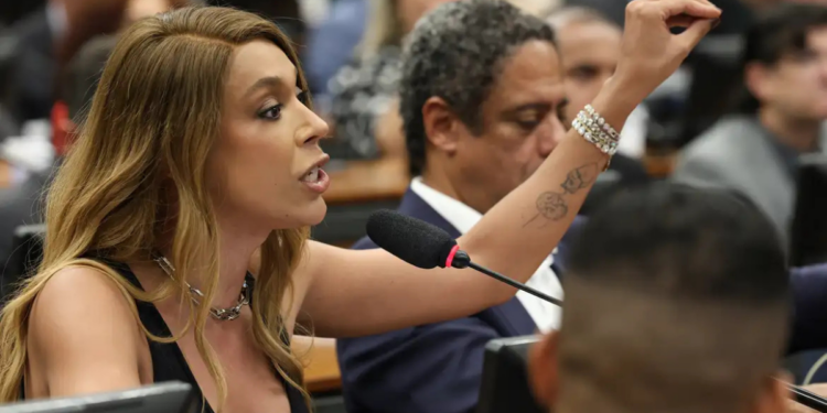 Discussão sobre redução da jornada de trabalho e fim da escala 6x1 avança no Congresso. Erika Hilton comenta limites para emendas e possíveis impactos da proposta.