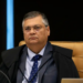 Ministro Flávio Dino, do STF, determina que Câmara explique viagem de Mário Frias ao exterior em investigação sobre emendas parlamentares e possível irregularidade.