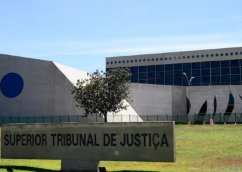 STJ investiga suspeita de fraude com inteligência artificial no sistema de peticionamento, envolvendo possíveis tentativas de burlar filtros automáticos com comandos ocultos.