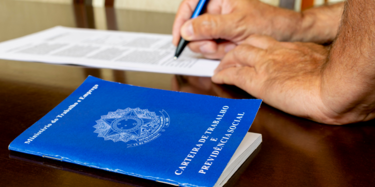 O estado do Rio de Janeiro disponibiliza 1.575 vagas de emprego, estágio e Jovem Aprendiz em diversas regiões, com inscrições pelo Sine e Fundação Mudes.