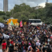 Estudantes da USP, Unesp e Unicamp realizaram protesto em São Paulo contra cortes, privatizações e problemas estruturais nas universidades estaduais.