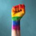 Pesquisa do Banco Mundial revela que discriminação contra pessoas LGBT+ no mercado de trabalho provoca perdas de R$ 100 bilhões anuais para a economia brasileira.