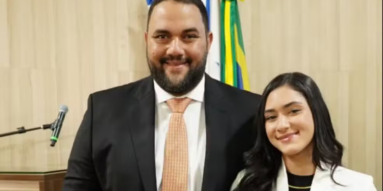 Polícia Federal apura denúncia de pressão para desvio de R$ 200 mil em escola no RJ. Caso envolve suspeitas de corrupção, contratos públicos e campanha eleitoral.