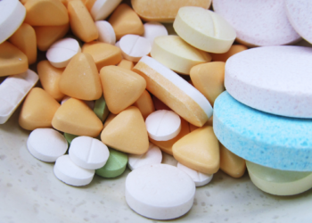 SUS vai produzir no Brasil o medicamento cladribina oral para esclerose múltipla. Medida da Fiocruz pode reduzir custos e ampliar acesso ao tratamento.