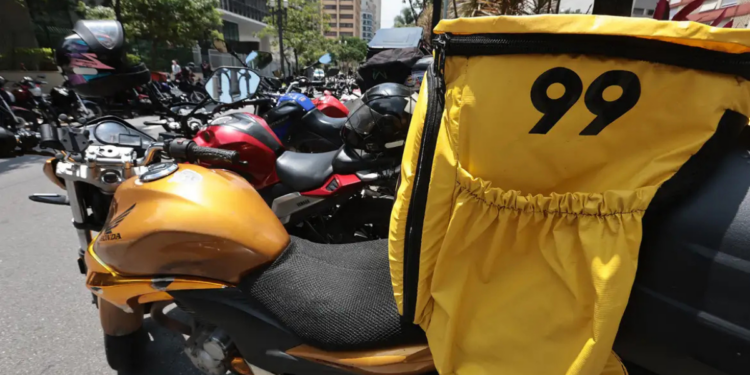 Plataforma 99 passa a monitorar motociclistas com sensores e IA para reduzir riscos, melhorar condução e aumentar segurança em corridas por aplicativo.