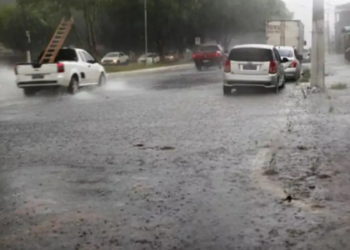 Previsão do tempo indica chuva e trovoadas em grande parte do Brasil neste fim de semana. Sul terá frio e possibilidade de geada, enquanto Centro-Oeste registra calor intenso.
