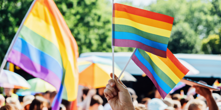Parada do Orgulho LGBTI+ no Rio de Janeiro acontece em novembro em Copacabana e reúne programação cultural, debates e defesa de direitos da comunidade LGBTQIA+.
