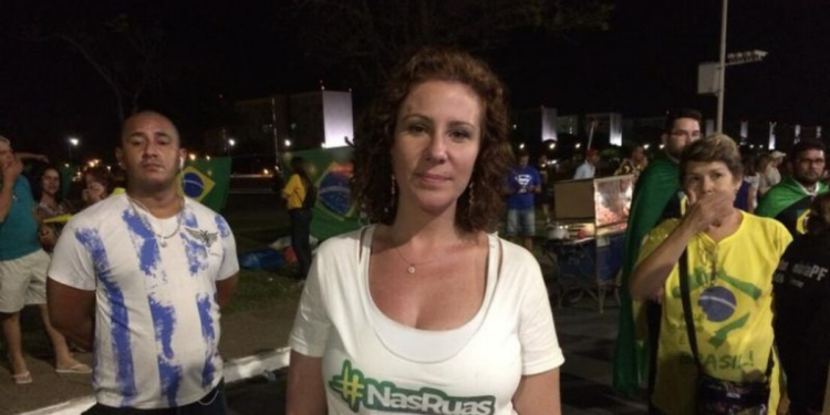 Justiça italiana rejeita extradição e coloca Carla Zambelli em liberdade; ex-deputada responde ao processo na Itália após decisão da Corte de Cassação.