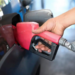 Governo avalia subvenção de R$ 0,44 por litro para gasolina para conter preços dos combustíveis em meio à alta do petróleo e pressão fiscal.