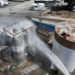 Vazamento de metacrilato de metila na Califórnia leva à evacuação de 40 mil pessoas. Incidente em planta industrial da GKN Aerospace gera alerta de risco químico e mobiliza equipes de emergência.