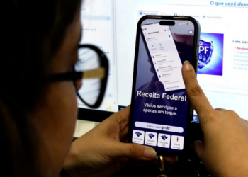 Receita Federal informa que já recebeu 30,2 milhões de declarações do Imposto de Renda 2026. Prazo final termina em 29 de maio e multa mínima por atraso é de R$ 165,74.