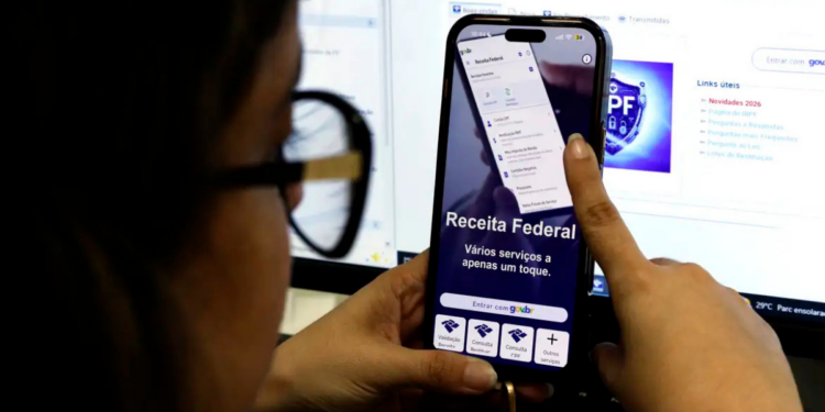 Receita Federal informa que já recebeu 30,2 milhões de declarações do Imposto de Renda 2026. Prazo final termina em 29 de maio e multa mínima por atraso é de R$ 165,74.