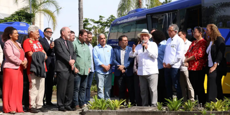 Durante evento no Rio, Lula criticou a atuação do crime organizado e defendeu ações mais firmes na segurança pública, além de apoio federal ao estado.