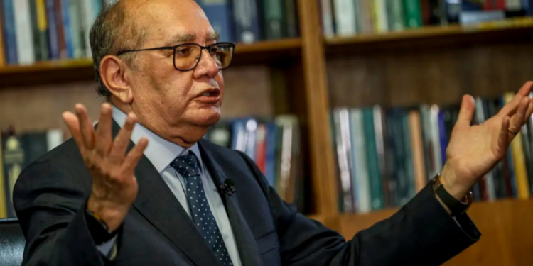 Em entrevista, Gilmar Mendes disse que o caso Banco Master é uma crise estrutural do sistema financeiro e não do STF, além de comentar investigações, política e transparência no Judiciário.