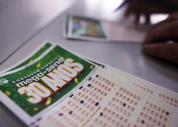 Mega-Sena especial de 30 anos premia apostas do Rio de Janeiro e Fortaleza com R$ 168 milhões cada. Concurso também contemplou milhares de apostas na quina e quadra.