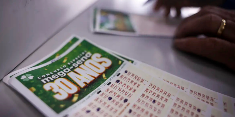 Mega-Sena especial de 30 anos premia apostas do Rio de Janeiro e Fortaleza com R$ 168 milhões cada. Concurso também contemplou milhares de apostas na quina e quadra.