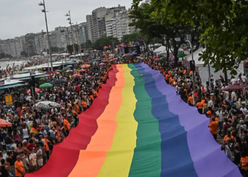 Projeto aprovado em primeira votação na Câmara de São Paulo que limita participação de menores em eventos LGBTQIA+ gera críticas e discussão sobre constitucionalidade.