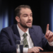 Ministro Dario Durigan afirma que reação da União Europeia às tarifas dos EUA aumentou tensões globais e destaca postura moderada do Brasil em entrevista.