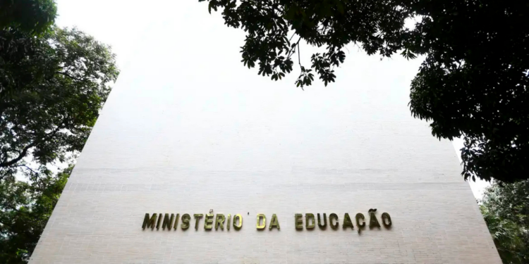 Fórum de Reitores Brasil-África, promovido pelo MEC, reúne instituições dos dois continentes para fortalecer cooperação acadêmica e científica até 27 de maio.