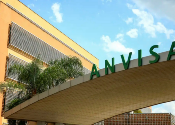 Anvisa aprova o medicamento Vyalev para Parkinson avançado, oferecendo nova alternativa para controle de sintomas motores e flutuações da doença.