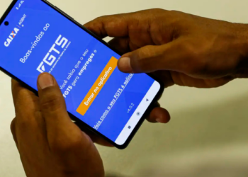 Caixa libera novo lote do FGTS para trabalhadores demitidos entre 2020 e 2025. Pagamentos somam R$ 8,5 bilhões e alcançam 10,5 milhões de pessoas.