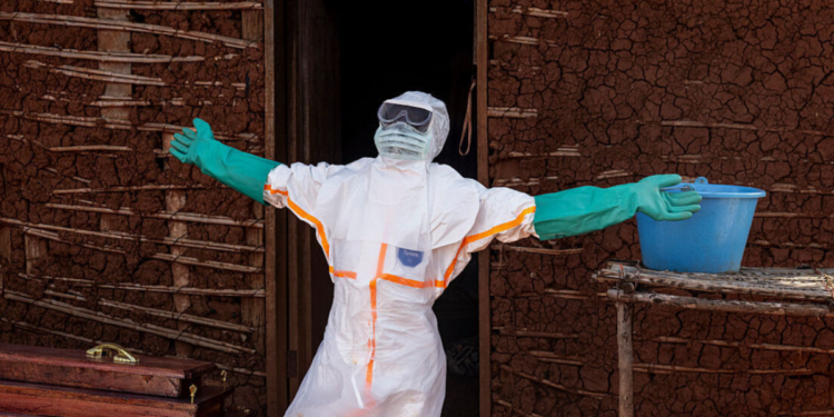 Ataques a hospitais no leste da República Democrática do Congo provocam fuga de pacientes com ebola e aumentam temor de avanço do surto na região de Ituri.