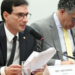 PEC 221/19 propõe fim da escala 6x1 e redução da jornada de trabalho para 40 horas semanais no Brasil, com transição gradual sem redução salarial.