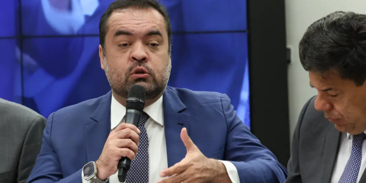Polícia Federal deflagra nova fase da Operação Compliance Zero com buscas no RJ e DF para investigar suspeitas envolvendo até R$ 3 bilhões do Rioprevidência aplicados em fundos ligados ao Banco Master.